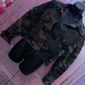 Cropped camo jacket!